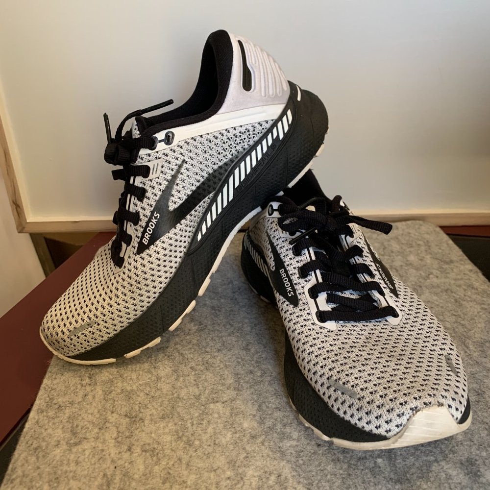 Brooks ADRENALINE GTS 22 Road Running Athletic Shoes, Black White Grey, size 7